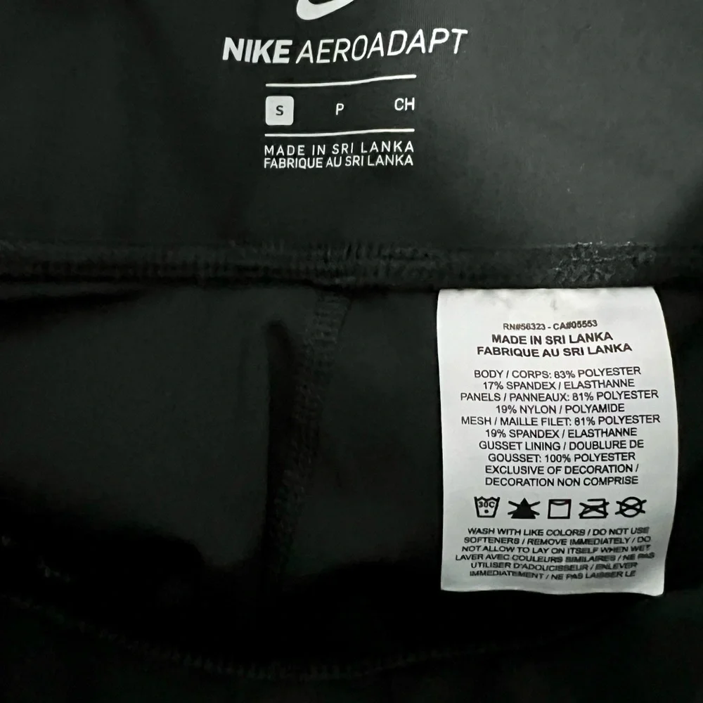 2pieces Nike AeroAdapt Performance Shorts‎ small